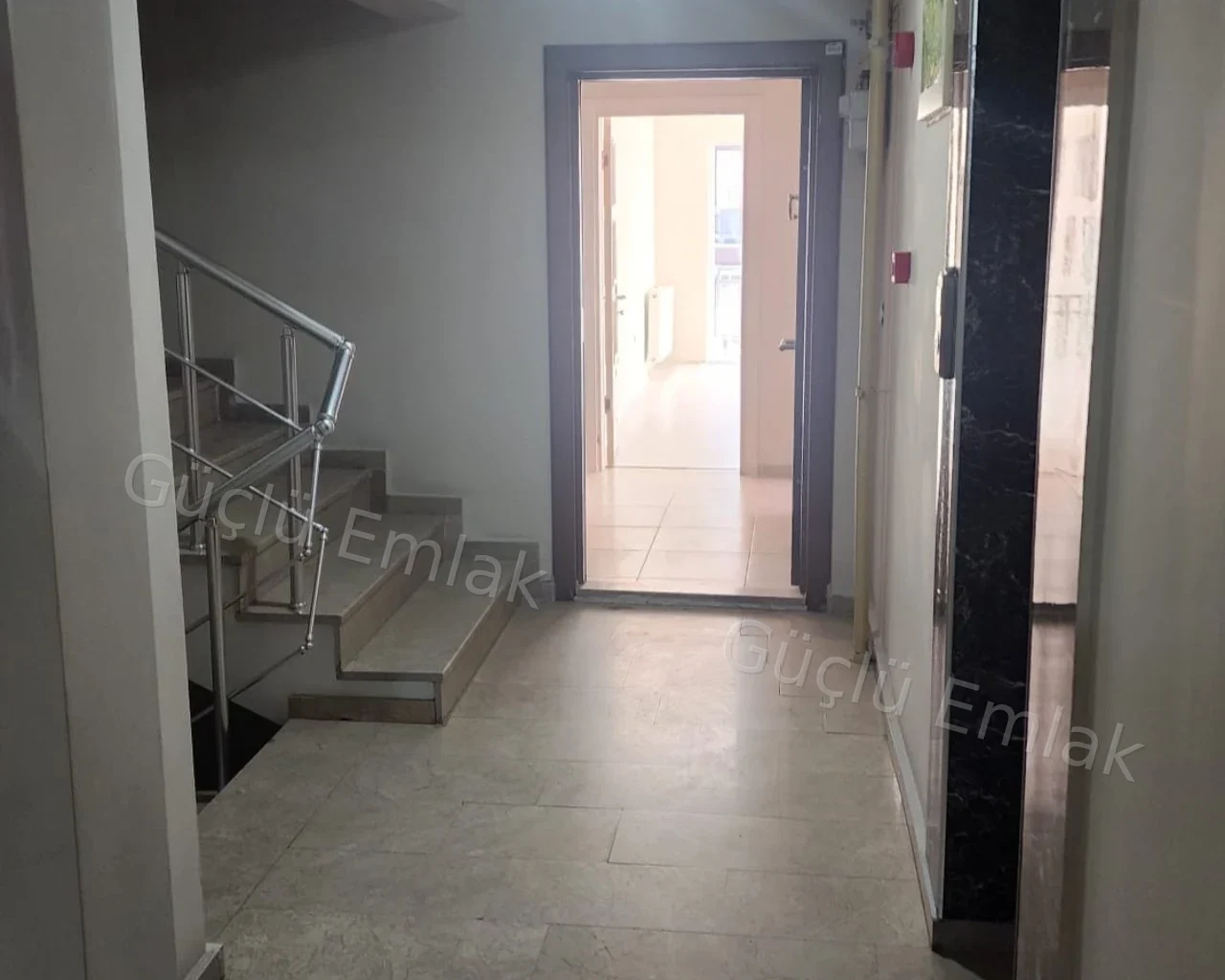 Çarşı Mahallesinde şehrin göbeğinde 3+1 kiralık daire - 15. fotoğraf